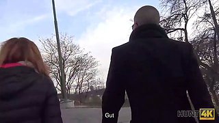 Hunt4k. rothaarige für geld vor ihrem freund gefickt