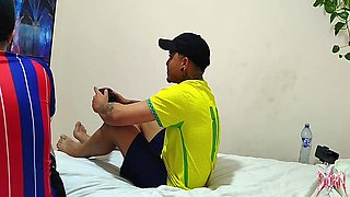Chamei Meu Amigo Pra Jogar Video Game E Sentei No Joystick Dele (completo No Red) 10 Min With Sub Zero, Bee F And Anal Fingering