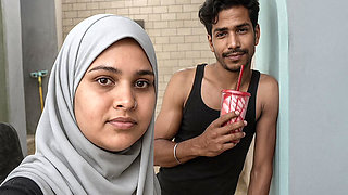 Indian Bhaijaan fell in love with a Pakistani Muslim girl and gave a kiss