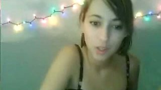 This hot and playful camgirl knows how to masturbate seductively