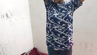 Bhabhi ko saman dene ke bahane pel diya