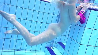 Elena Proklova spreads her legs underwater