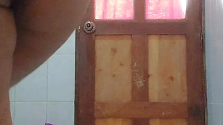Camera in public bathroom records big ass urinating