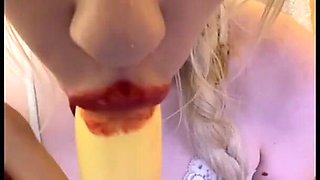 Hot Elza Kom See on Dildo