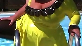 SSBBW Sucks at the Pool