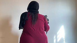 Hijab Hookup - Curvy Muslim Real Maid Fucked by Home Owner While She Cleaning Bed Room