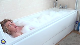 Big Breasted Camilla Is Taking A Bath... Will You Join Her - MatureNl