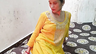 Step sister ka big bobs daba kar pela