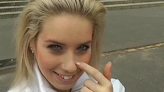 Extreme sex outdoors with cute blonde