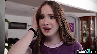 Lesbian babe lincking her 18-years-old roommate