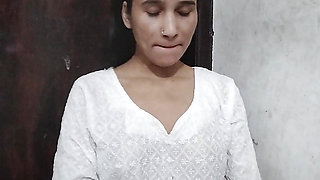 Teen age college girl ka bathroom MMS video