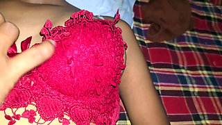 Fingering in my Girlfriend vegina and a lot of pussy came out