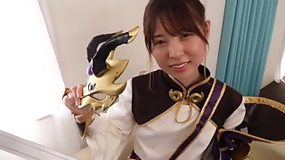 スレンダー美女のコスプレ生着替え、自然に衣装越しに乳首を触られはじめるエロ撮影会