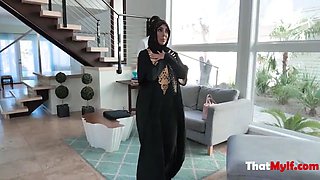 Cock cougar in hijab nails repairer- Kylie Kingston