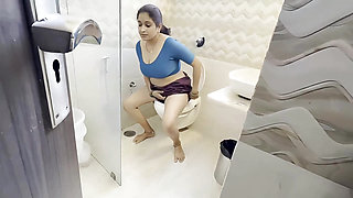 Saw bhabhi changing clothes and peeing, she caught me and Fucking Her In Doggy