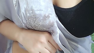 Hot Bhabhi in Saree