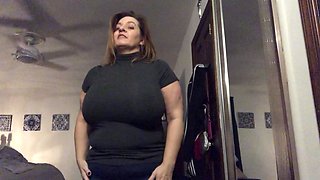 Big boob brunette masturbates on webcam