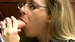 Innocent looking MILF gets an oral creampie