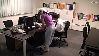 01E2217-Molester a mature cleaning woman the office