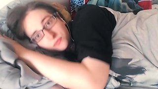 Cute amateur webcam teen girl toying pussy on webcam