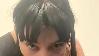 A Beautiful and Passionate Girl Shows How She Knows How to Suck and Work with Her Sweet Mouth, Swallowing a Deep Rubber Cock!