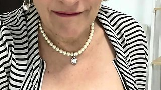 Big boob brunette masturbates on webcam