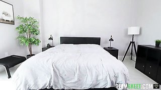 Mia's side fuck sex