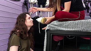 Lesbian goddess makes her slave worhip her smelly feet