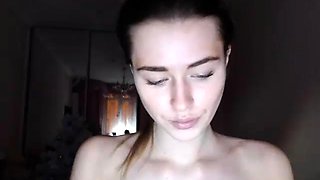 Cute amateur webcam teen girl toying pussy on webcam