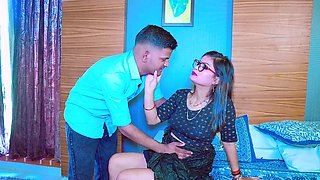 A Naughty Guy Caught Nude Bhabhi Alone in the Room