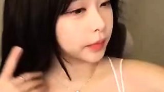 Amateur webcam toying wet pussy