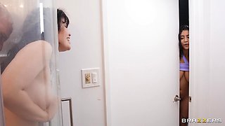 Yhivi and Roxie Sinner horny threesome sex