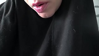 Hijab Anal Sex فتاة مسلمة تفتح بابها الخلفي