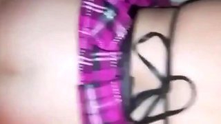 elle rampe devant lui avant de le sucer