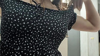 18-year-old pretty girl and masturbates to the point of shaking in her legs (more in OF)