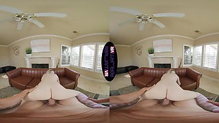Cute Babysitter Minxx Marley - RealJamVR