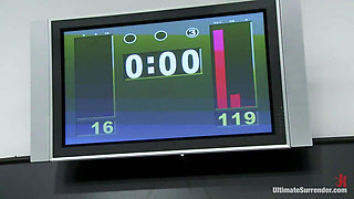 Wenona "the Gymnast" (2-0) Vs Rain "poison" Degrey (1-3)