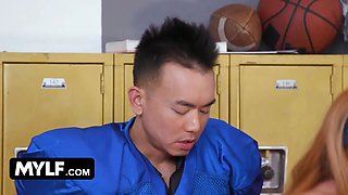 Coach Lauren Phillips' amazing body makes her team winners in a wild 4k porn spitroast