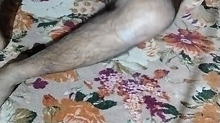 Nokrani khud he agai aaj mry room mn