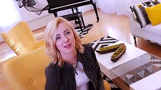 Smoking hot blonde is ready to do porn