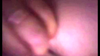 Massaging sister-in-law's pussy, she drained the water
