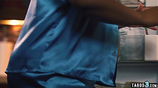 Pregnant ebony mommy craving for a penis