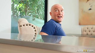 Bouncy Jog And Snog With Zac Wild, Chantal Danielle - Brazzers