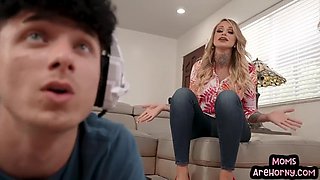 Bigass cougar bounces on studs cock