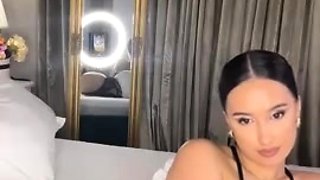 Busty MILF cam babe in lingerie pussy masturbation
