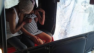 E-rickshaw Driver Fuck Her Girlfriend in E-rickshaw