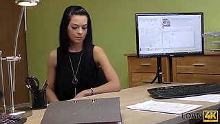Loan4k. bruna snella ha bisogno di soldi ed è pronta a tutto
