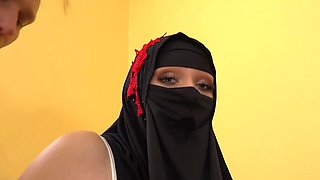 A Muslim wife in lace got a red rug
