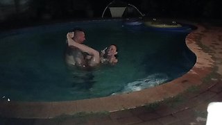 Nieghbours Wife Handjob Finger Fucking in Swimmingpool