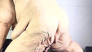 She the Boss Riding Him on Her Desk That Pussys the Best